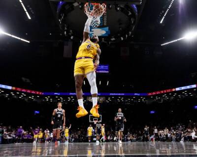 НБА: ЛеБрон принес Лейкерс победу над Бруклином, Хьюстон уступил Сан-Антонио