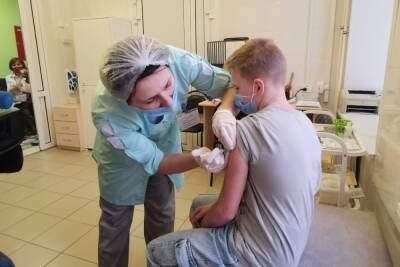 В Саратове впервые вакцинировали детей от коронавируса