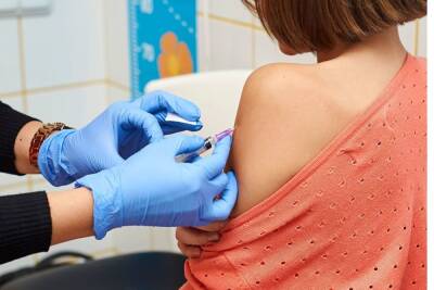На вакцинацию детей препаратом «Спутник М» выстроилась очередь из петербургских родителей