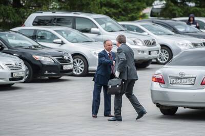 В мэрии Екатеринбурга объяснили, зачем купили новые Toyota Camry на ₽21 млн