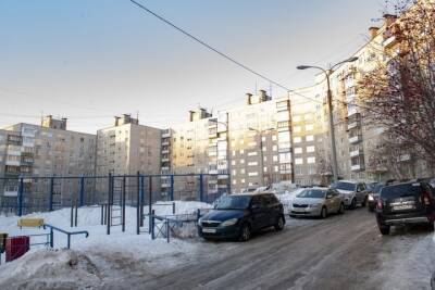 Депутаты проверили качество очистки улицы Маклакова в Мурманске