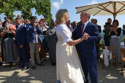 Глава МИД Австрии заявил, что не хочет танцевать с Путиным