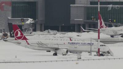 Аэропорт Стамбула постепенно начинает отправлять задержанные рейсы