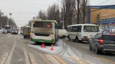 В Воронеже в массовом ДТП с маршрутками пострадала 17-летняя девушка
