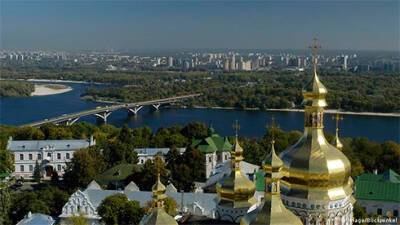 Канада вывезет членов семей сотрудников посольства в Киеве