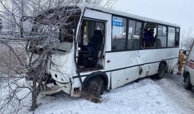 15 человек пострадали в результате аварии с автобусом в Санкт-Петербурге