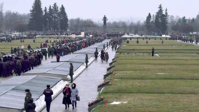 Путин в день снятия блокады Ленинграда посетит Пискаревское кладбище