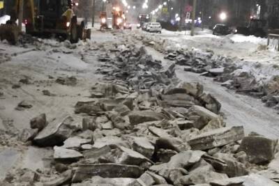 Снег в Великом Новгороде вывозят в усиленном режиме