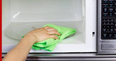 Как быстро очистить микроволновку от жира: 7 легких способов