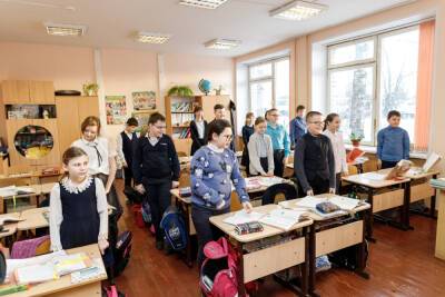 Резкий прирост COVID-заболевших среди школьников выявили в Псковской области