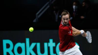 Медведев победил в четвертьфинале Australian Open Оже-Альяссима, отыграв у него два сета
