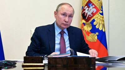 Путин попросил не прекращать оказание плановой медицинской помощи детям