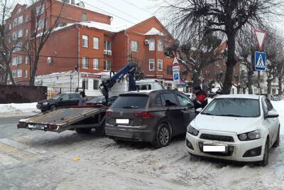 За сутки с улиц Рязани эвакуировали 10 мешающих уборке снега машин