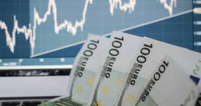 Евро превысил 90 рублей впервые с июля прошлого года
