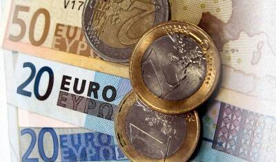 Курс евро поднялся выше 90 рублей впервые с июля 2021 года