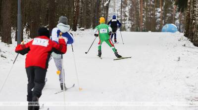 ФОТОФАКТ: В агрогородке Мир Барановичского района прошли соревнования по биатлону "Снежный снайпер"