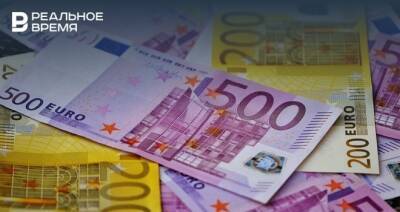 Курс евро превысил 90 рублей впервые с июля прошлого года
