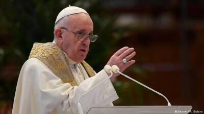 Папа римский помолился за мир в Украине: "Это страдающий народ, он заслуживает покоя"