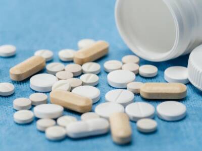Минздрав Украины зарегистрировал для экстренного применения препарат от COVID-19 "Молнупаравир"