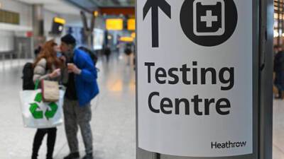 Для привитых туристов: Великобритания отменяет тесты после прилета