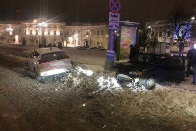 Молодой пассажир пострадал при столкновении ВАЗа и Тойоты в Твери