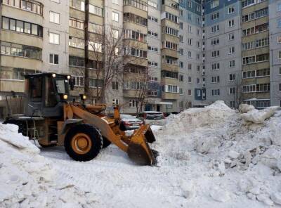 В Новосибирске УК оштрафовали на 150 тысяч рублей из-за снежных горок, построенных жителями