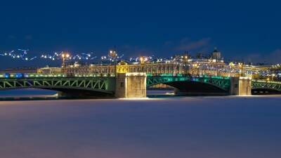Дворцовый мост подсветят оливковым и зелёным цветами в честь Дня освобождения Ленинграда