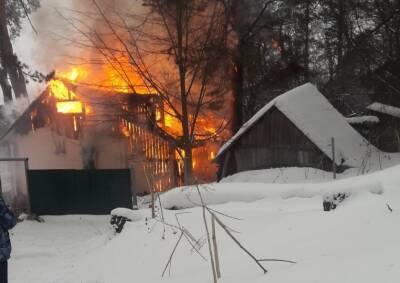 В Смоленской области пламя уничтожило баню и дом