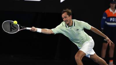 Опубликован видеообзор матча Медведева с Оже-Альяссимом на Australian Open