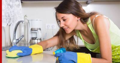 Чем чистить кухонную столешницу: простые рецепты для разных материалов - profile.ru