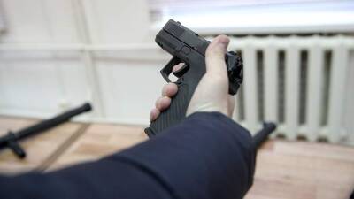 Преподаватель московского вуза пришел на лекцию с пистолетом