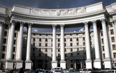 МИД назвал "преждевременной" эвакуацию дипломатов из Украины