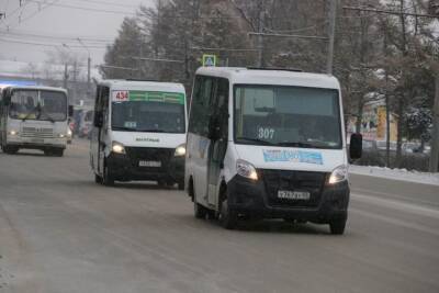 «Запрет наличной оплаты проезда лишит пассажиров выбора»: омский перевозчик оценил проект Горсовета