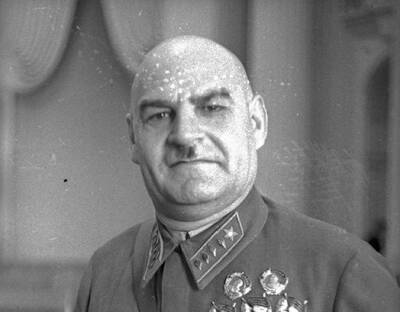 Каких полководцев и за что Сталин понизил в звании во время войны - Русская семерка
