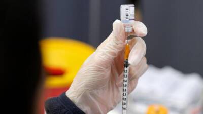 Минздрав Израиля определился с 4-й прививкой: с 18 лет, но для всех