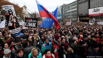 Митинг с антиамериканскими лозунгами проходит в Братиславе