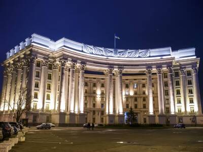 МИД Украины попросил иностранных партнеров "не нагнетать информационное поле"