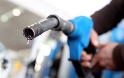 На украинских АЗС резко подорожали дизтопливо и бензин