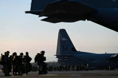 США и Япония проводят масштабные воздушно-десантные учения