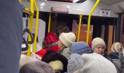 Уфимцы показали как соблюдаются рекомендации надевать маски и перчатки в автобусах