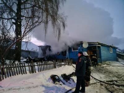 СК выясняет причины гибели мужчины и женщины на пожаре в Большемурашкинском районе