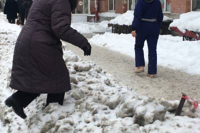 Председатель Саратовского правительства дал команду прислушиваться к жалобам о снежных заносах