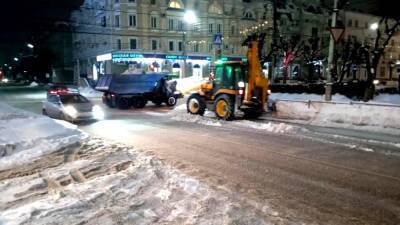 Администрация поделилась снимками ночной уборки снега в Рязани