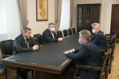 Бочаров встретился с членами совета по развитию промышленности и ТЭК