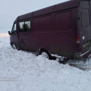 На дорогах Запорожской области застряли три автомобиля. Фотофакт