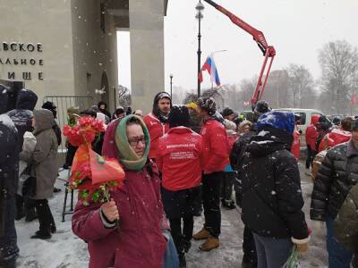 В день освобождения Ленинграда блокадницу не пустили на кладбище, где ждут Путина