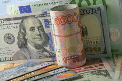 Рубль усиливает рост, евро дешевеет почти на 1,5 рубля