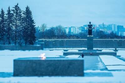 Память ленинградских учителей увековечили в Петербурге в годовщину полного снятия блокады