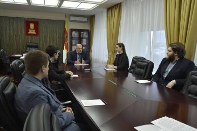 Руководство областного парламента провело встречу со студентами - членами Молодежной палаты при Законодательном Собрании