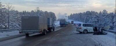 В Красноярском крае в ДТП с грузовиками погибла женщина